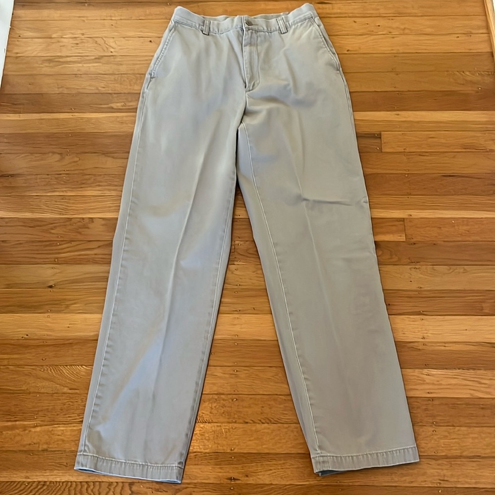 Vintage J. Crew khakis! Size 6 Long. 100% cotton. Great condition.